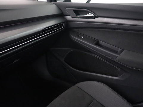 Volkswagen Golf 1.4 eHybrid Style | Trekhaak | Stoelverwarming | Massage | Carplay | Memory | Navigatie | Adaptive cruise | Full LED | Parkeerhulp | Sfeerverlichting | PHEV | Plug In