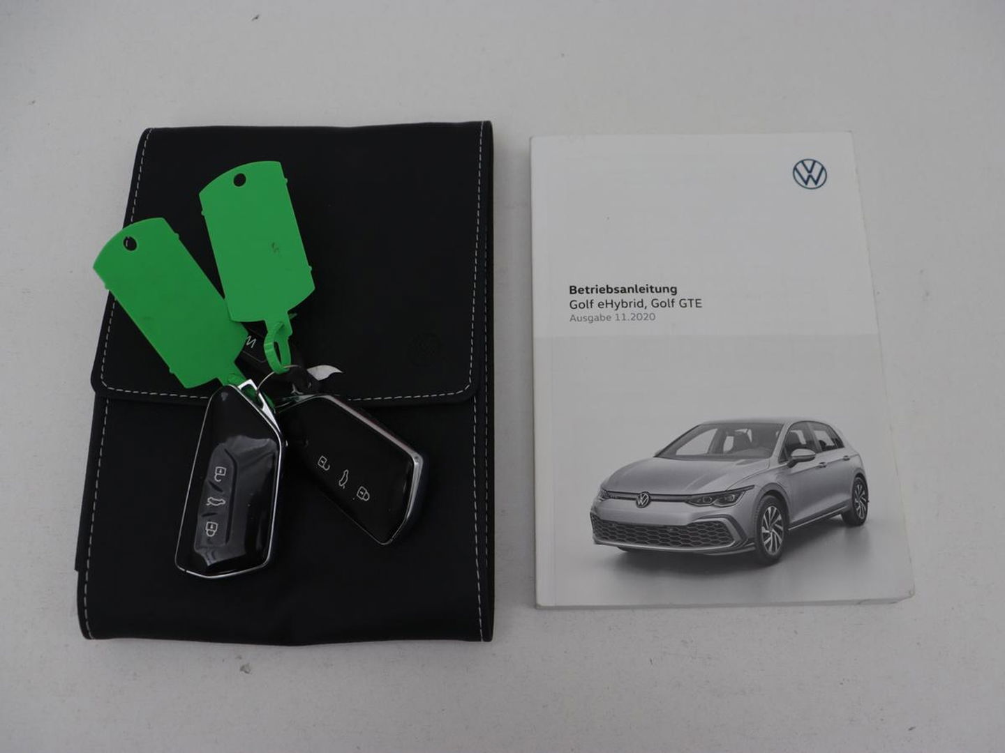 Volkswagen Golf 1.4 eHybrid Style | Trekhaak | Stoelverwarming | Massage | Carplay | Memory | Navigatie | Adaptive cruise | Full LED | Parkeerhulp | Sfeerverlichting | PHEV | Plug In