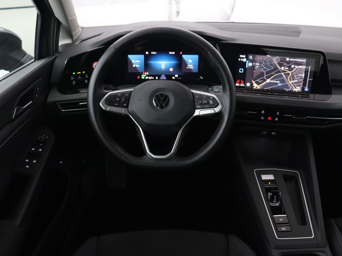 Volkswagen Golf 1.4 eHybrid Style | Trekhaak | Stoelverwarming | Massage | Carplay | Memory | Navigatie | Adaptive cruise | Full LED | Parkeerhulp | Sfeerverlichting | PHEV | Plug In