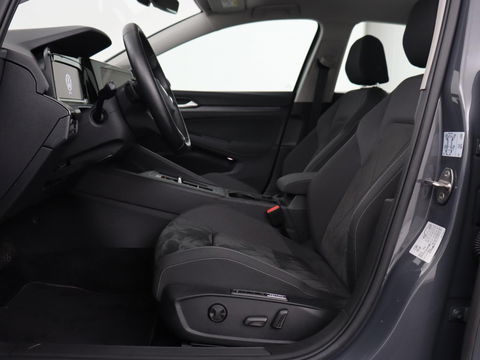 Volkswagen Golf 1.4 eHybrid Style | Trekhaak | Stoelverwarming | Massage | Carplay | Memory | Navigatie | Adaptive cruise | Full LED | Parkeerhulp | Sfeerverlichting | PHEV | Plug In