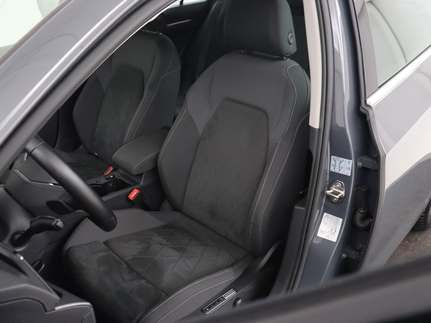 Volkswagen Golf 1.4 eHybrid Style | Trekhaak | Stoelverwarming | Massage | Carplay | Memory | Navigatie | Adaptive cruise | Full LED | Parkeerhulp | Sfeerverlichting | PHEV | Plug In