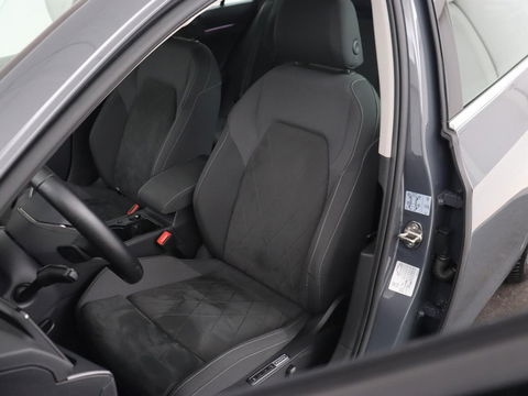 Volkswagen Golf 1.4 eHybrid Style | Trekhaak | Stoelverwarming | Massage | Carplay | Memory | Navigatie | Adaptive cruise | Full LED | Parkeerhulp | Sfeerverlichting | PHEV | Plug In