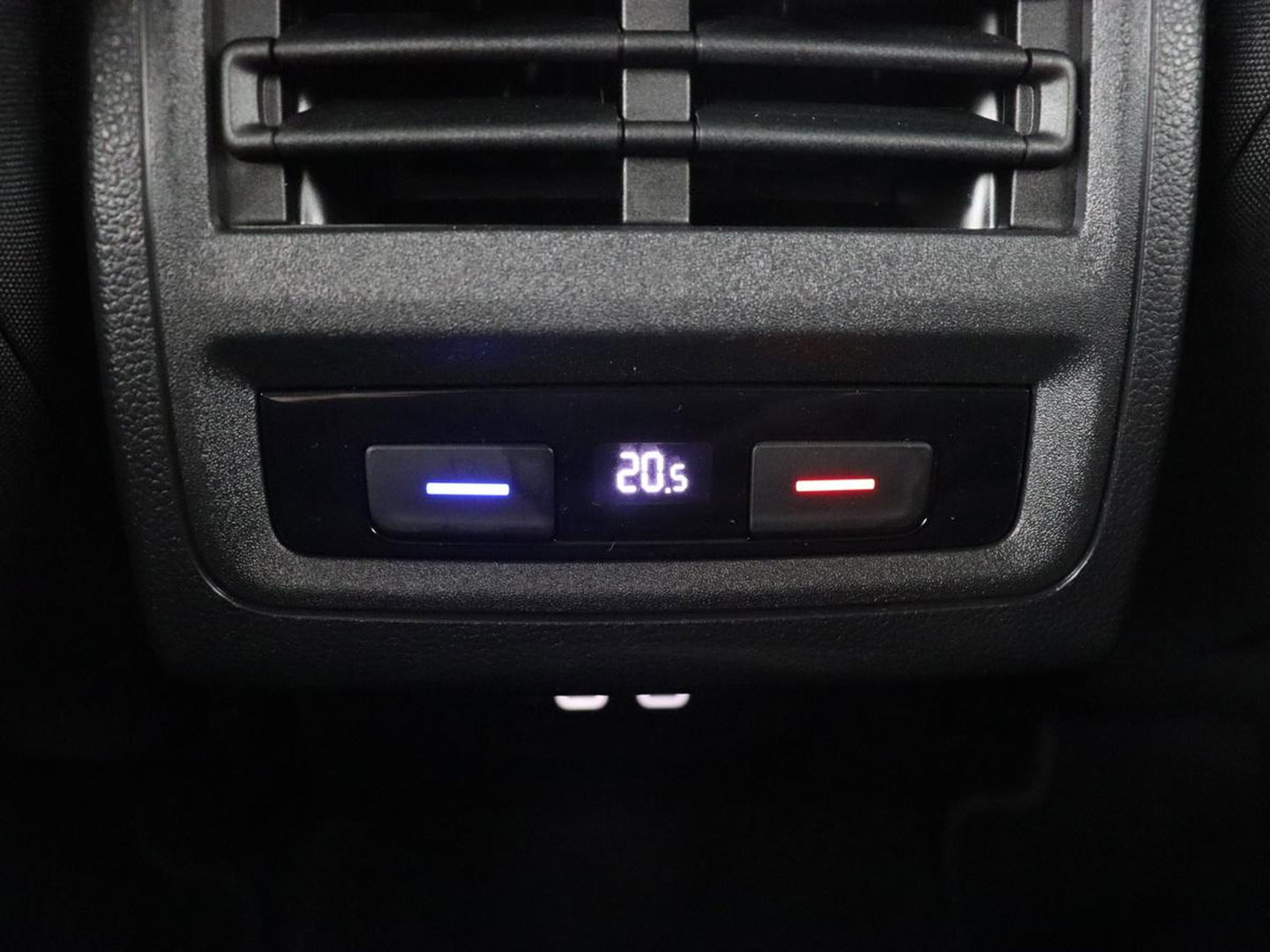 Volkswagen Golf 1.4 eHybrid Style | Trekhaak | Stoelverwarming | Massage | Carplay | Memory | Navigatie | Adaptive cruise | Full LED | Parkeerhulp | Sfeerverlichting | PHEV | Plug In
