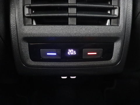 Volkswagen Golf 1.4 eHybrid Style | Trekhaak | Stoelverwarming | Massage | Carplay | Memory | Navigatie | Adaptive cruise | Full LED | Parkeerhulp | Sfeerverlichting | PHEV | Plug In