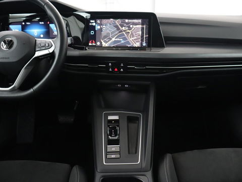 Volkswagen Golf 1.4 eHybrid Style | Trekhaak | Stoelverwarming | Massage | Carplay | Memory | Navigatie | Adaptive cruise | Full LED | Parkeerhulp | Sfeerverlichting | PHEV | Plug In