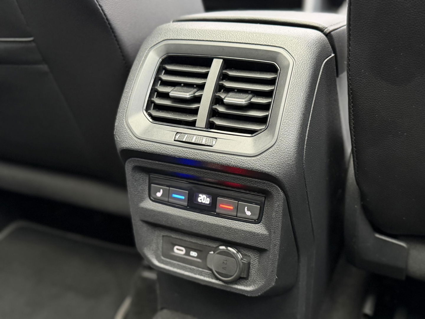 Volkswagen Tiguan 1.4 TSI eHybrid R-Line Business+ Black Style|SOH97%|Pano|Leer|Memory|Matrix|HUD|360Cam|Ad.Cruise|Trekhaak