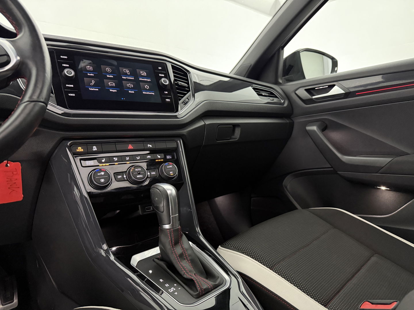 Volkswagen T-Roc 1.5 TSI Sport 150PK | Pano | Virtual | Camera | Carplay | Sfeerverl. | Adaptive Cruise | Stoelverw.