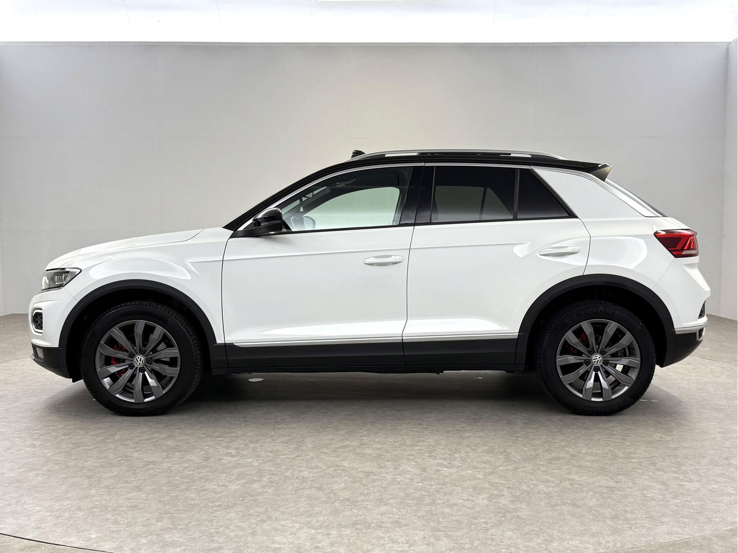 Volkswagen T-Roc 1.5 TSI Sport 150PK | Pano | Virtual | Camera | Carplay | Sfeerverl. | Adaptive Cruise | Stoelverw.