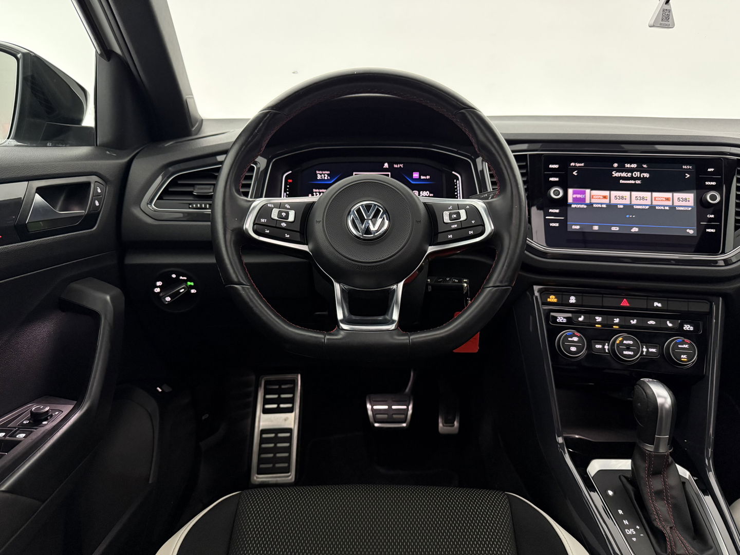 Volkswagen T-Roc 1.5 TSI Sport 150PK | Pano | Virtual | Camera | Carplay | Sfeerverl. | Adaptive Cruise | Stoelverw.