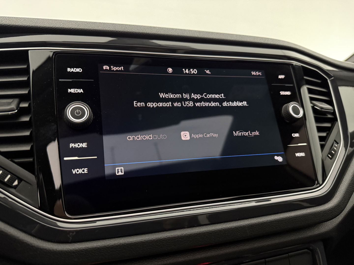 Volkswagen T-Roc 1.5 TSI Sport 150PK | Pano | Virtual | Camera | Carplay | Sfeerverl. | Adaptive Cruise | Stoelverw.