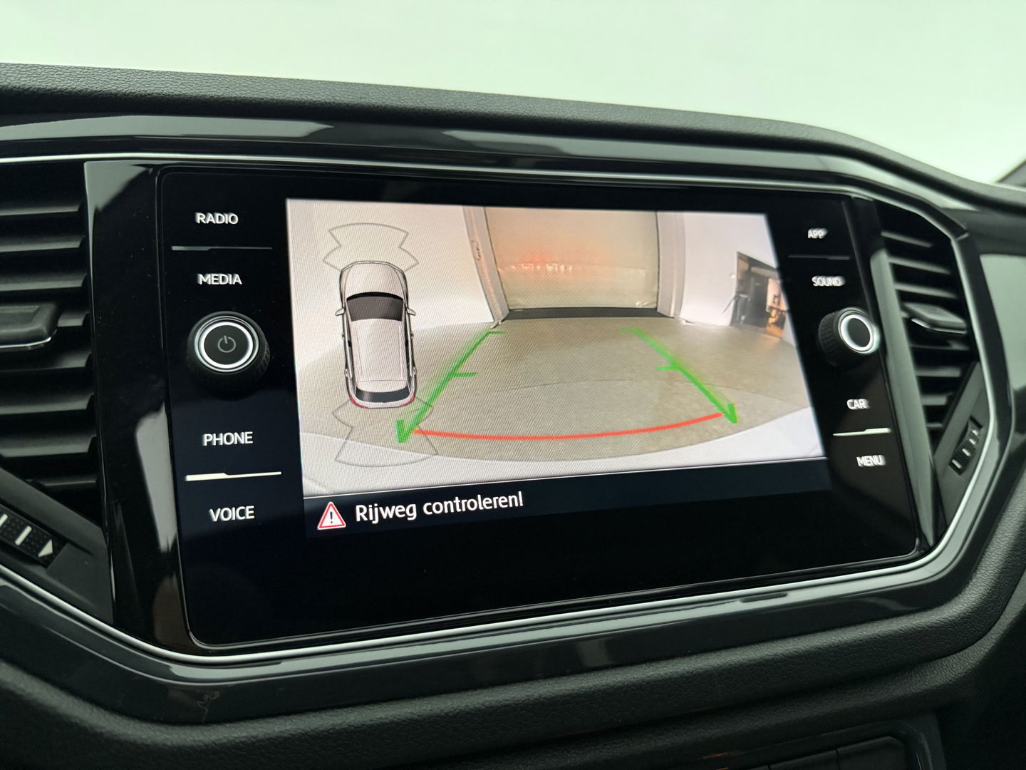 Volkswagen T-Roc 1.5 TSI Sport 150PK | Pano | Virtual | Camera | Carplay | Sfeerverl. | Adaptive Cruise | Stoelverw.