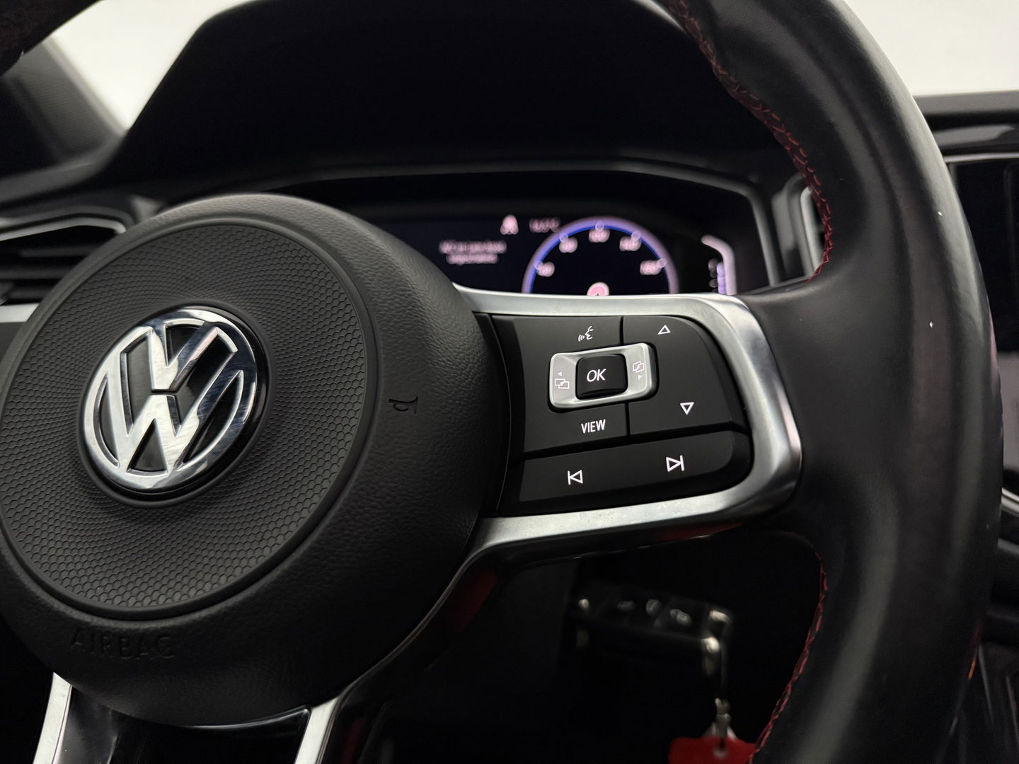 Volkswagen T-Roc 1.5 TSI Sport 150PK | Pano | Virtual | Camera | Carplay | Sfeerverl. | Adaptive Cruise | Stoelverw.