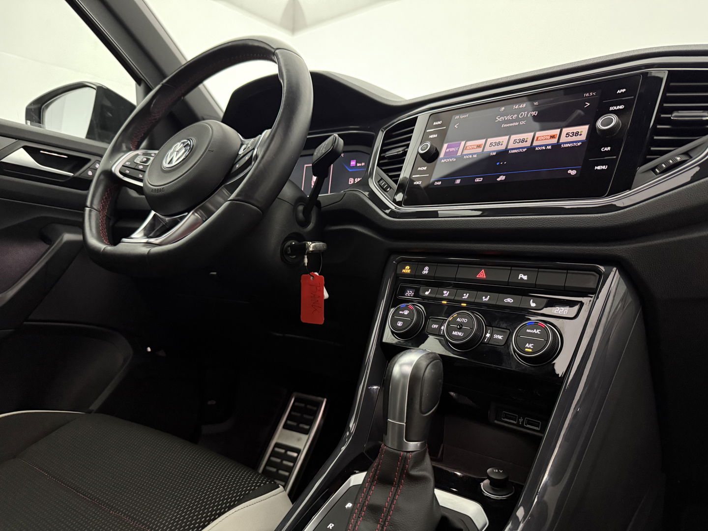 Volkswagen T-Roc 1.5 TSI Sport 150PK | Pano | Virtual | Camera | Carplay | Sfeerverl. | Adaptive Cruise | Stoelverw.