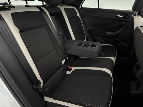 Volkswagen T-Roc 1.5 TSI Sport 150PK | Pano | Virtual | Camera | Carplay | Sfeerverl. | Adaptive Cruise | Stoelverw.