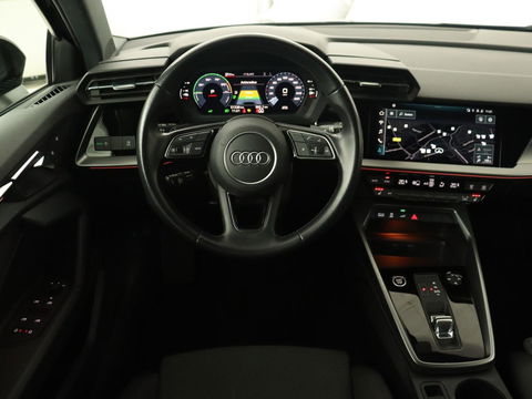 Audi A3 45 TFSI e S Line | Stoelverwarming | Camera | Sfeerverlichting | Virtual Cockpit | Carplay | Navigatie | Sportstoelen | 18'' | Climate control | PHEV | Plug In