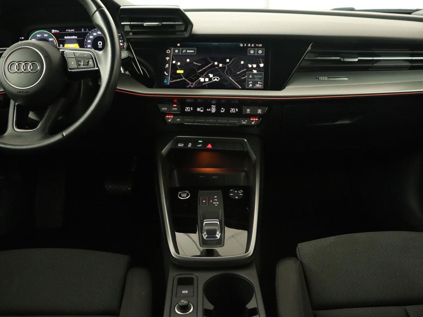 Audi A3 45 TFSI e S Line | Stoelverwarming | Camera | Sfeerverlichting | Virtual Cockpit | Carplay | Navigatie | Sportstoelen | 18'' | Climate control | PHEV | Plug In