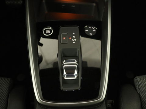 Audi A3 45 TFSI e S Line | Stoelverwarming | Camera | Sfeerverlichting | Virtual Cockpit | Carplay | Navigatie | Sportstoelen | 18'' | Climate control | PHEV | Plug In