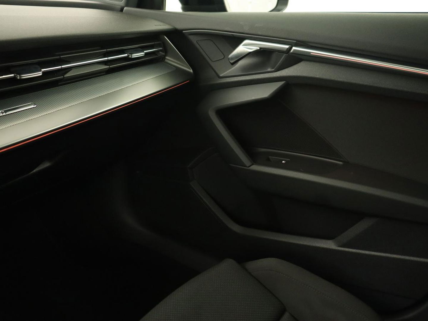 Audi A3 45 TFSI e S Line | Stoelverwarming | Camera | Sfeerverlichting | Virtual Cockpit | Carplay | Navigatie | Sportstoelen | 18'' | Climate control | PHEV | Plug In