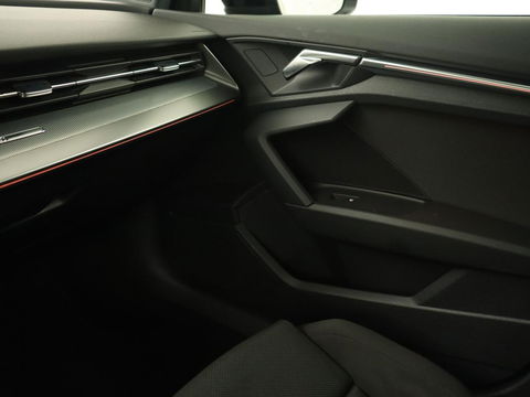 Audi A3 45 TFSI e S Line | Stoelverwarming | Camera | Sfeerverlichting | Virtual Cockpit | Carplay | Navigatie | Sportstoelen | 18'' | Climate control | PHEV | Plug In