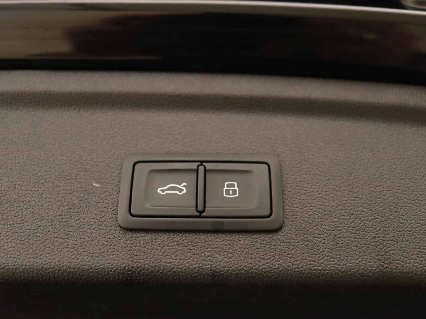 Audi A3 45 TFSI e S Line | Stoelverwarming | Camera | Sfeerverlichting | Virtual Cockpit | Carplay | Navigatie | Sportstoelen | 18'' | Climate control | PHEV | Plug In