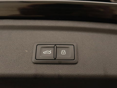 Audi A3 45 TFSI e S Line | Stoelverwarming | Camera | Sfeerverlichting | Virtual Cockpit | Carplay | Navigatie | Sportstoelen | 18'' | Climate control | PHEV | Plug In