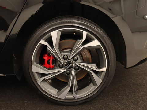 Audi A3 45 TFSI e S Line | Stoelverwarming | Camera | Sfeerverlichting | Virtual Cockpit | Carplay | Navigatie | Sportstoelen | 18'' | Climate control | PHEV | Plug In