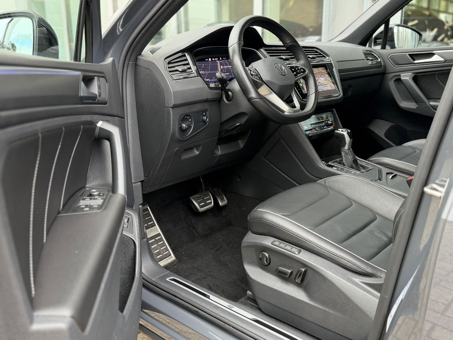 Volkswagen Tiguan 1.4 TSI eHybrid R-Line Business+ Black Style|SOH97%|Pano|Leer|Memory|Matrix|HUD|360Cam|Ad.Cruise|Trekhaak