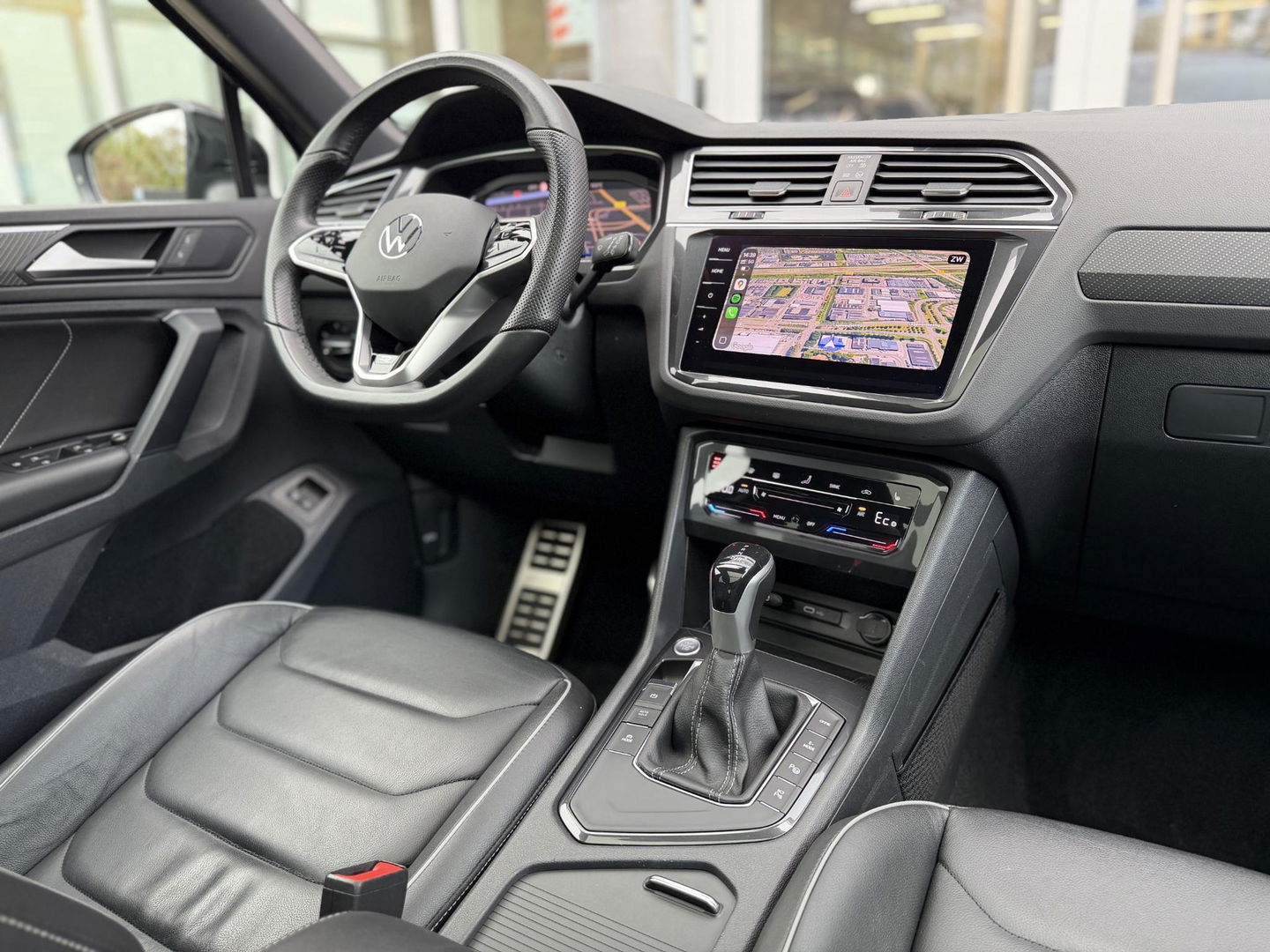 Volkswagen Tiguan 1.4 TSI eHybrid R-Line Business+ Black Style|SOH97%|Pano|Leer|Memory|Matrix|HUD|360Cam|Ad.Cruise|Trekhaak