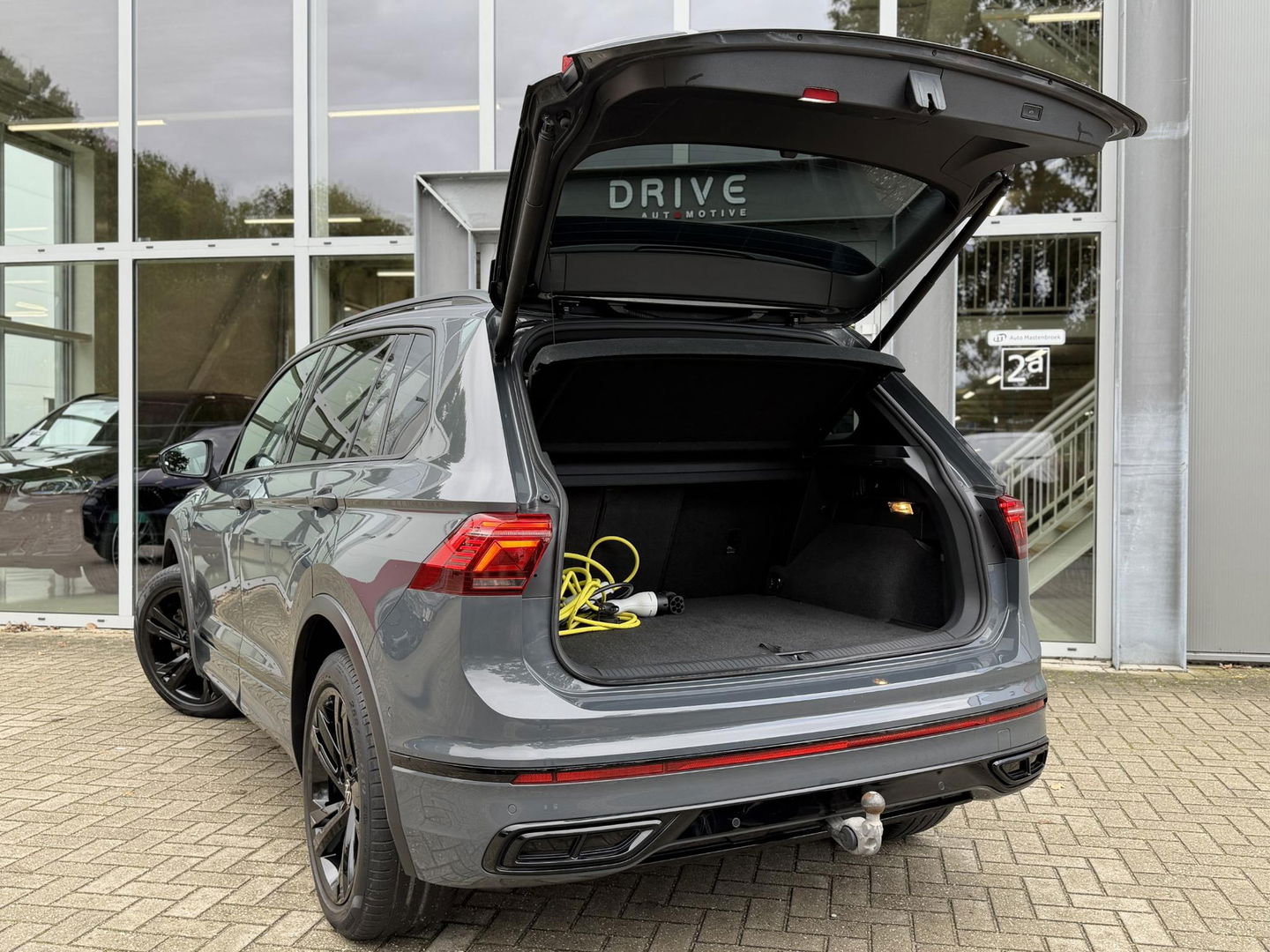 Volkswagen Tiguan 1.4 TSI eHybrid R-Line Business+ Black Style|SOH97%|Pano|Leer|Memory|Matrix|HUD|360Cam|Ad.Cruise|Trekhaak