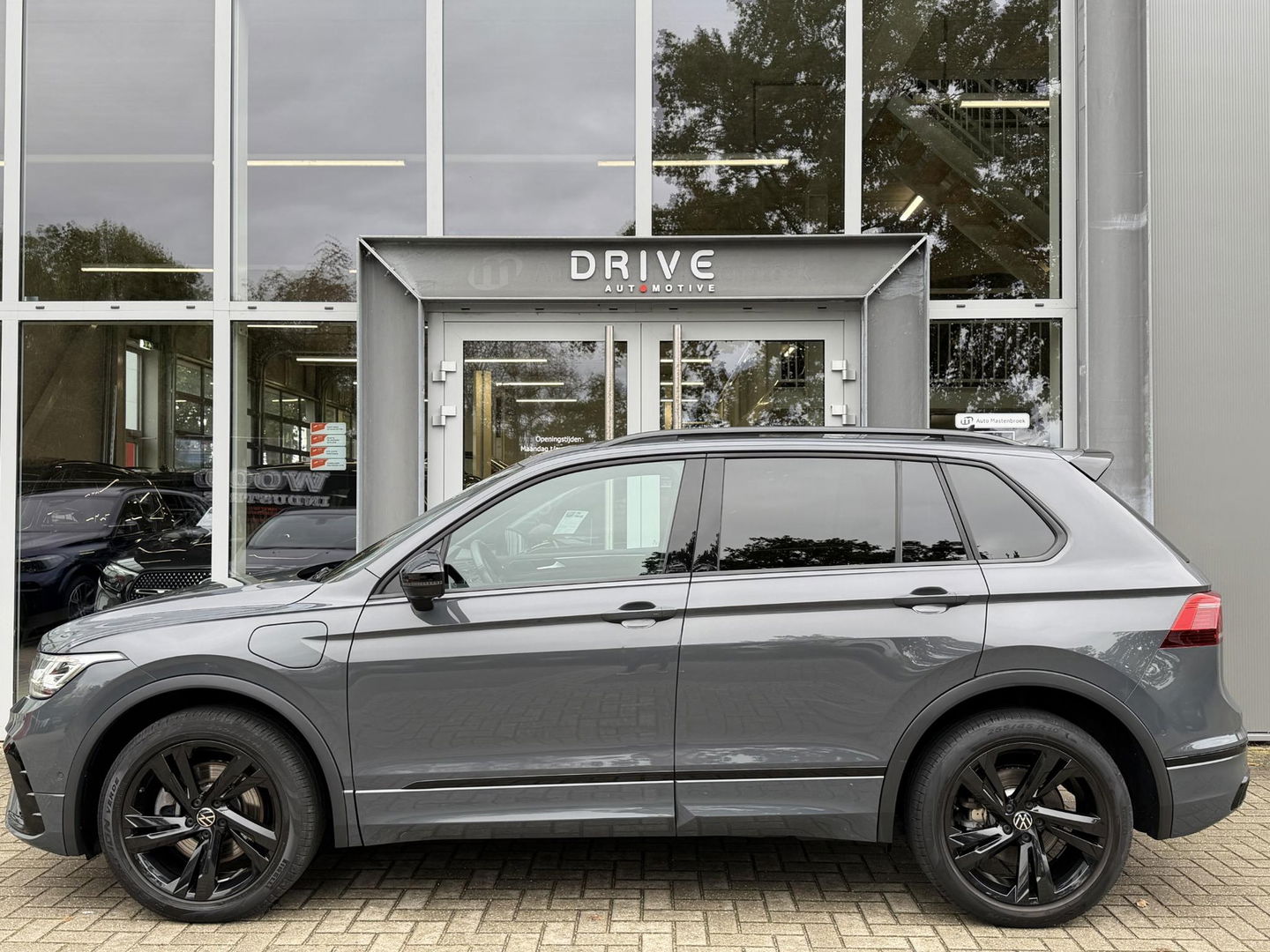 Volkswagen Tiguan 1.4 TSI eHybrid R-Line Business+ Black Style|SOH97%|Pano|Leer|Memory|Matrix|HUD|360Cam|Ad.Cruise|Trekhaak