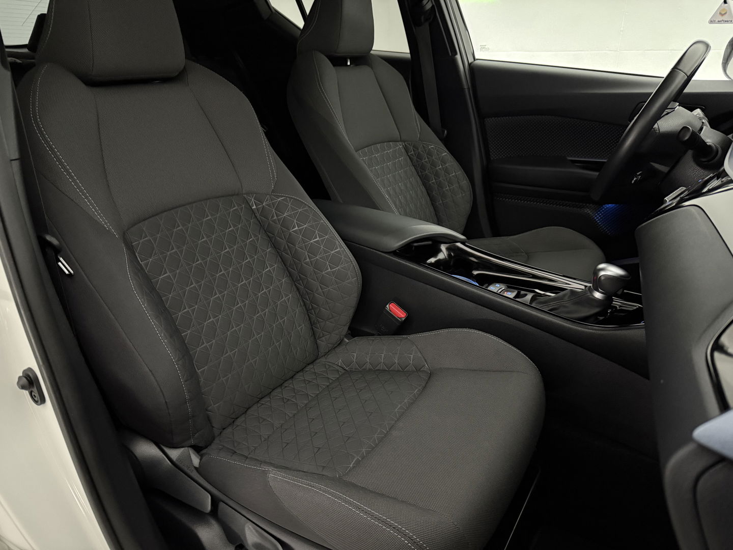 Toyota C-HR 2.0 Hybrid 217PK Business Plus | Camera | Trekhaak | JBL Audio | Carplay | Cruise | Keyless | NAP