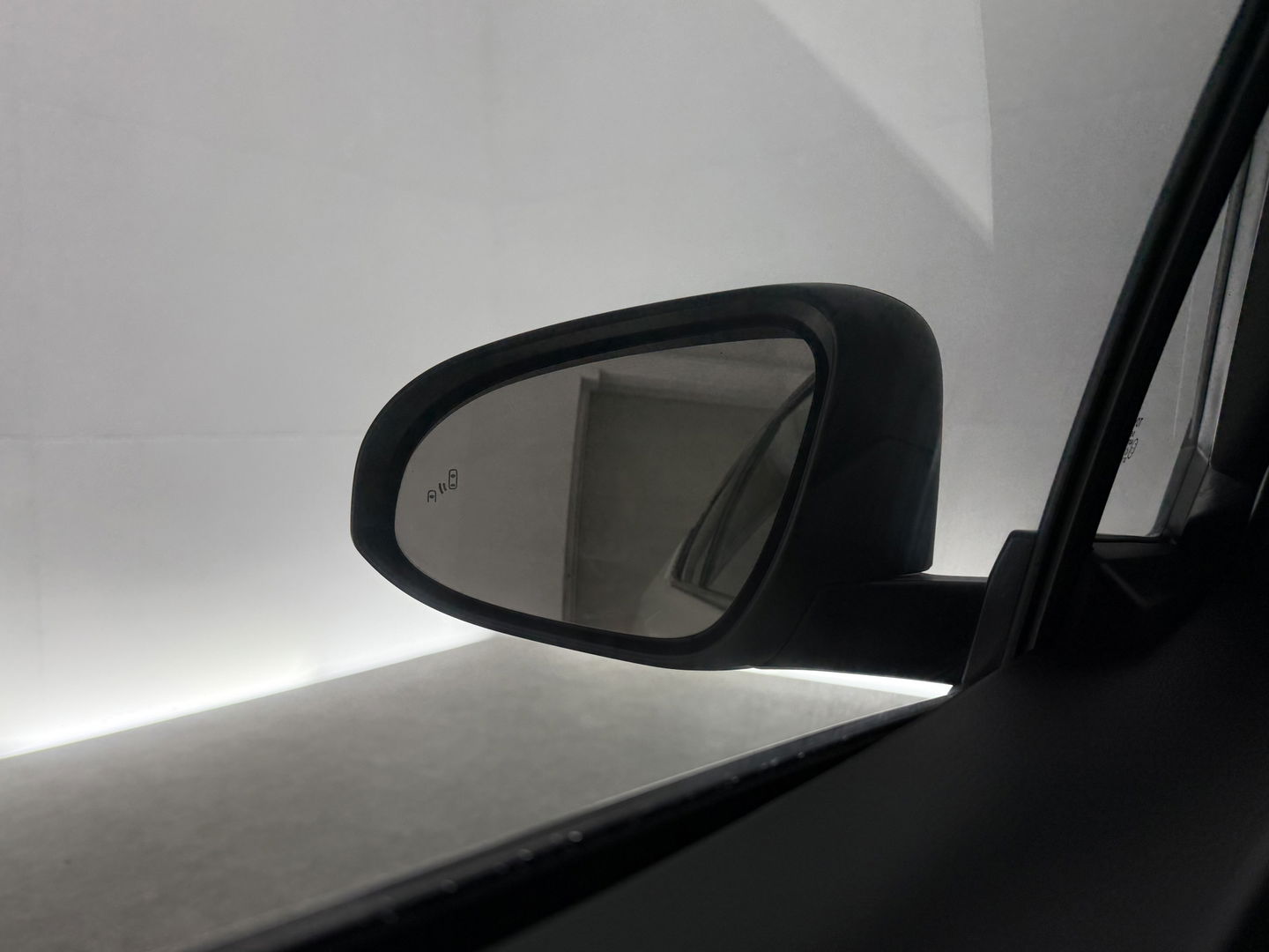Toyota C-HR 2.0 Hybrid 217PK Business Plus | Camera | Trekhaak | JBL Audio | Carplay | Cruise | Keyless | NAP
