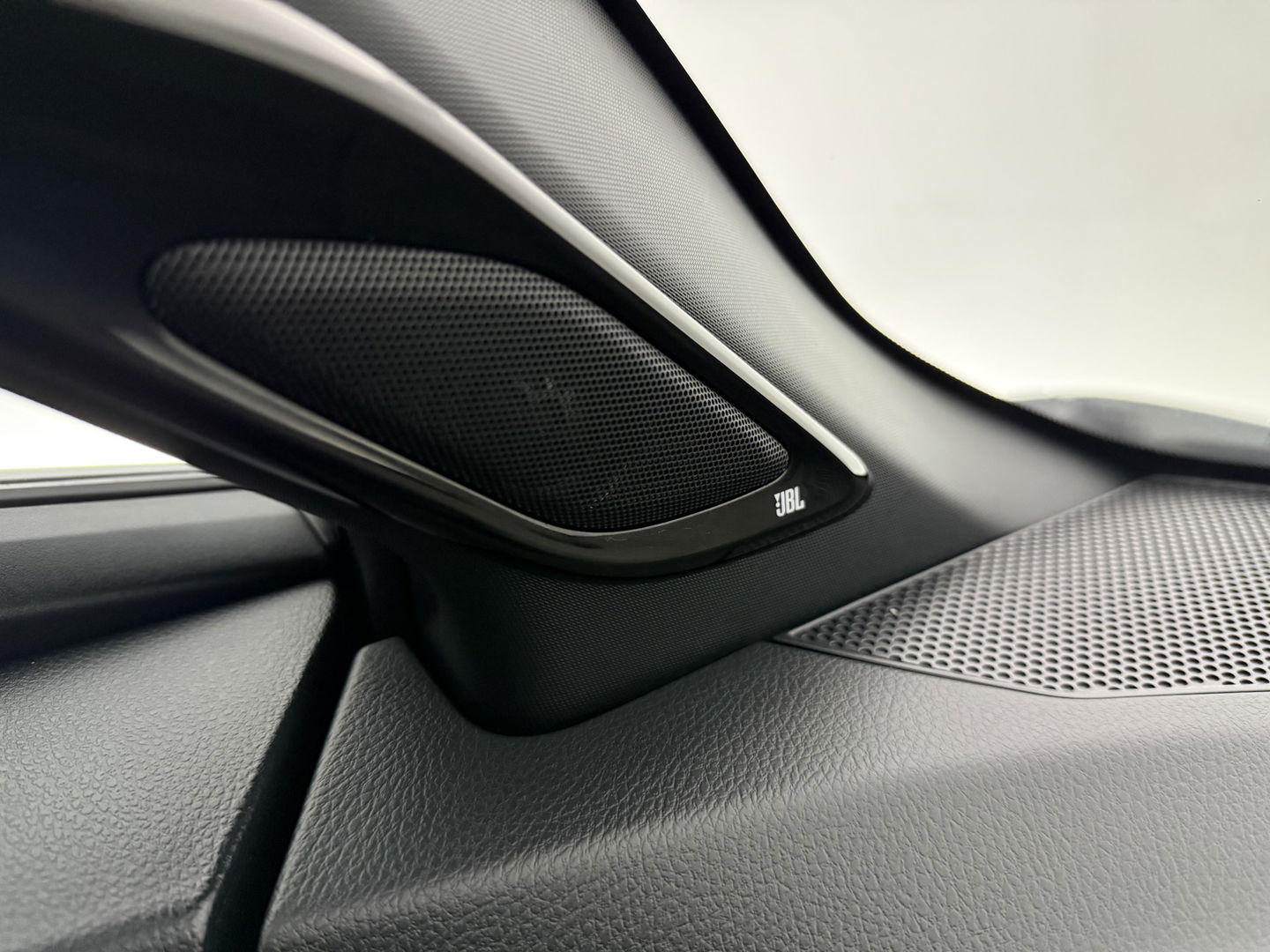 Toyota C-HR 2.0 Hybrid 217PK Business Plus | Camera | Trekhaak | JBL Audio | Carplay | Cruise | Keyless | NAP