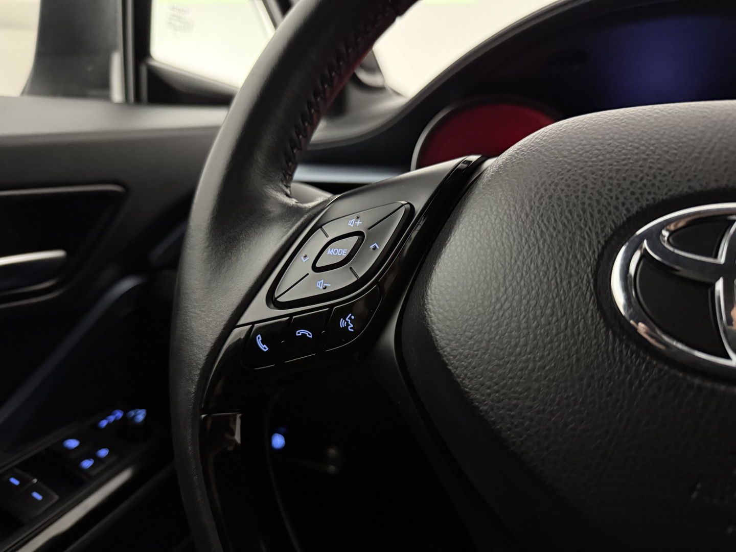 Toyota C-HR 2.0 Hybrid 217PK Business Plus | Camera | Trekhaak | JBL Audio | Carplay | Cruise | Keyless | NAP