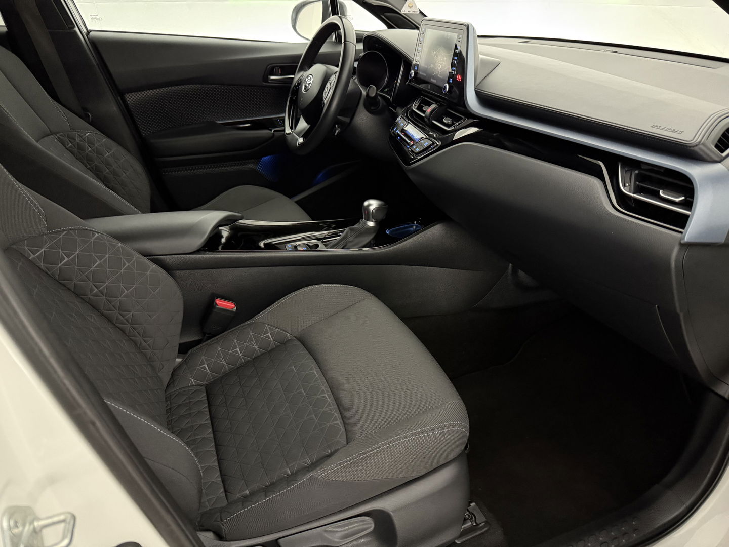 Toyota C-HR 2.0 Hybrid 217PK Business Plus | Camera | Trekhaak | JBL Audio | Carplay | Cruise | Keyless | NAP