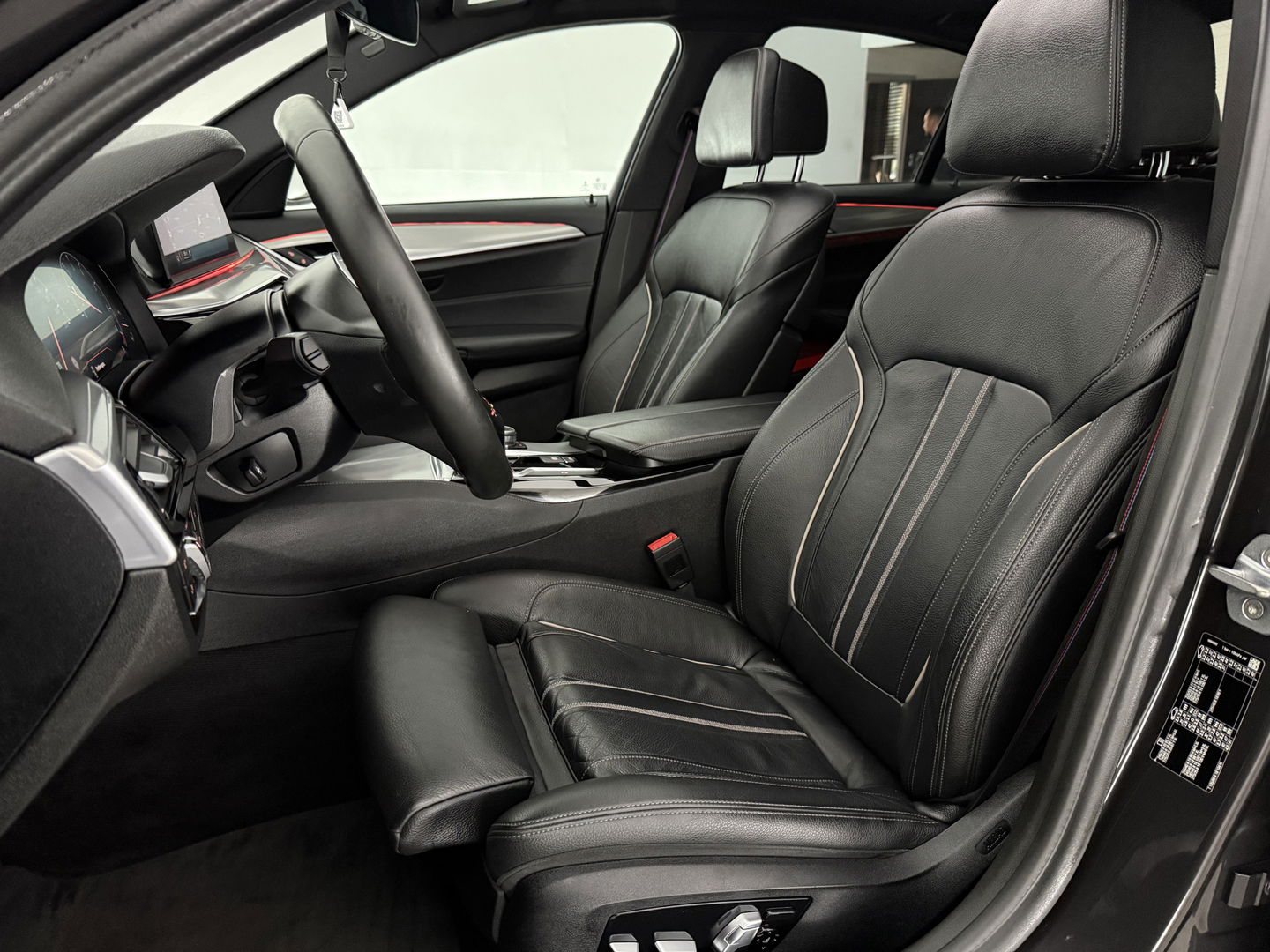 BMW 5 Serie 520i High Executive M-Sport 184PK | Pano | Sfeerverl. | HuD | Virtual | Memory | Camera | Navi | Keyless | NAP
