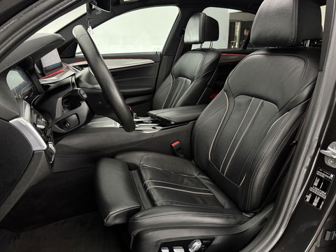 BMW 5 Serie 520i High Executive M-Sport 184PK | Pano | Sfeerverl. | HuD | Virtual | Memory | Camera | Navi | Keyless | NAP