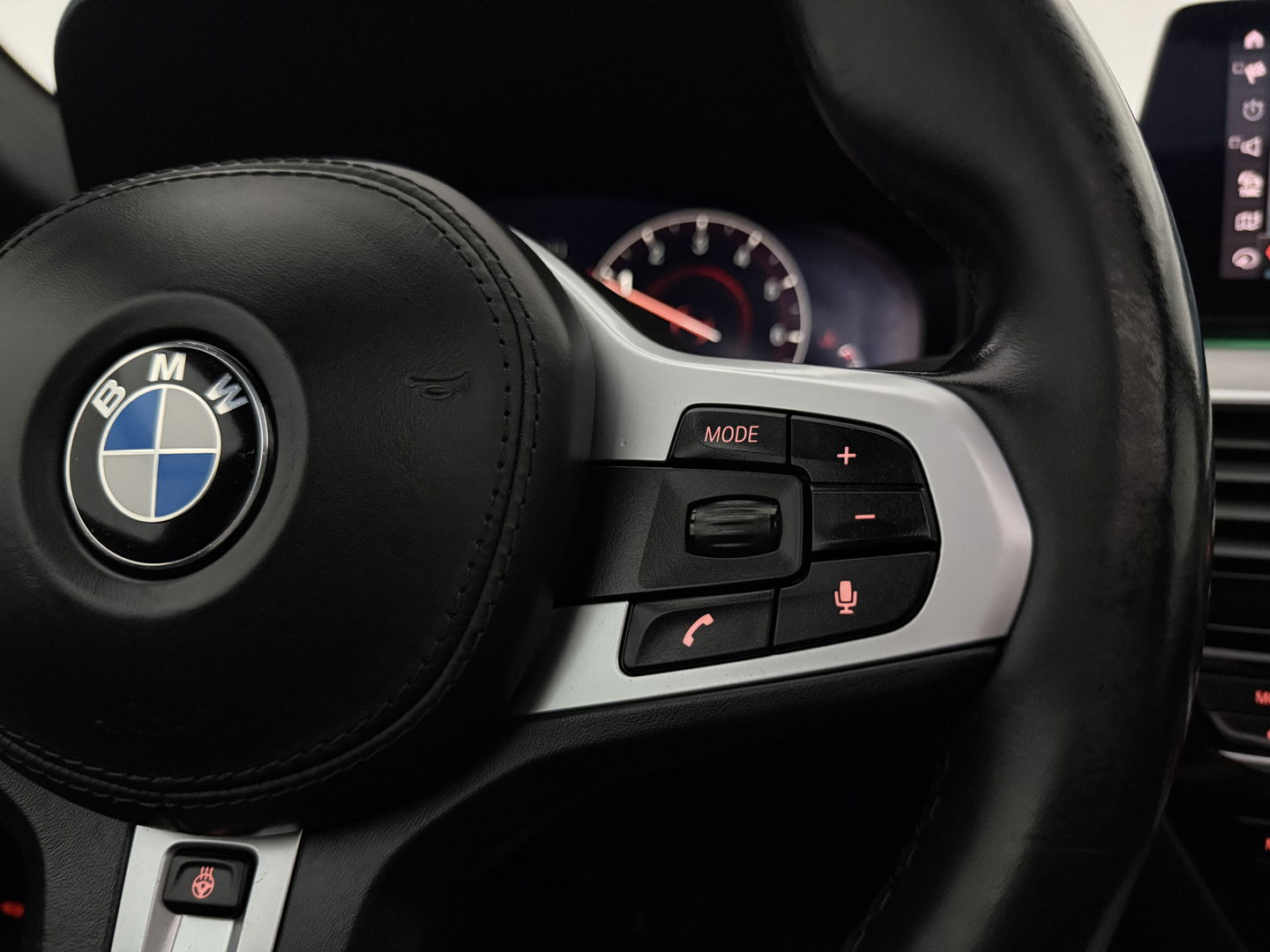 BMW 5 Serie 520i High Executive M-Sport 184PK | Pano | Sfeerverl. | HuD | Virtual | Memory | Camera | Navi | Keyless | NAP