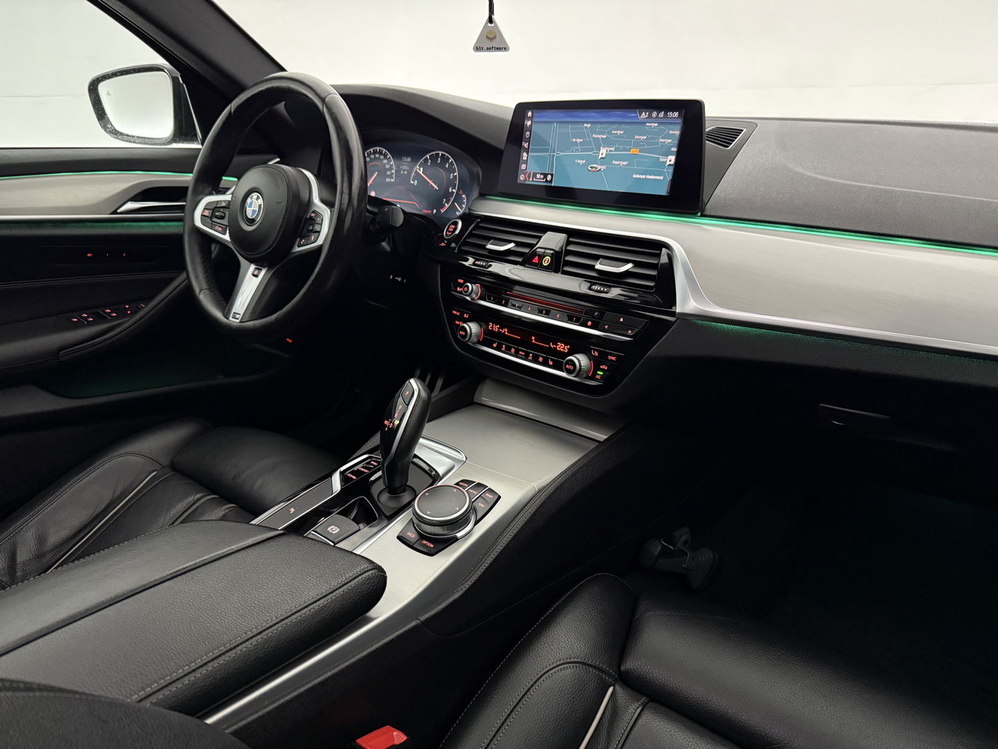 BMW 5 Serie 520i High Executive M-Sport 184PK | Pano | Sfeerverl. | HuD | Virtual | Memory | Camera | Navi | Keyless | NAP