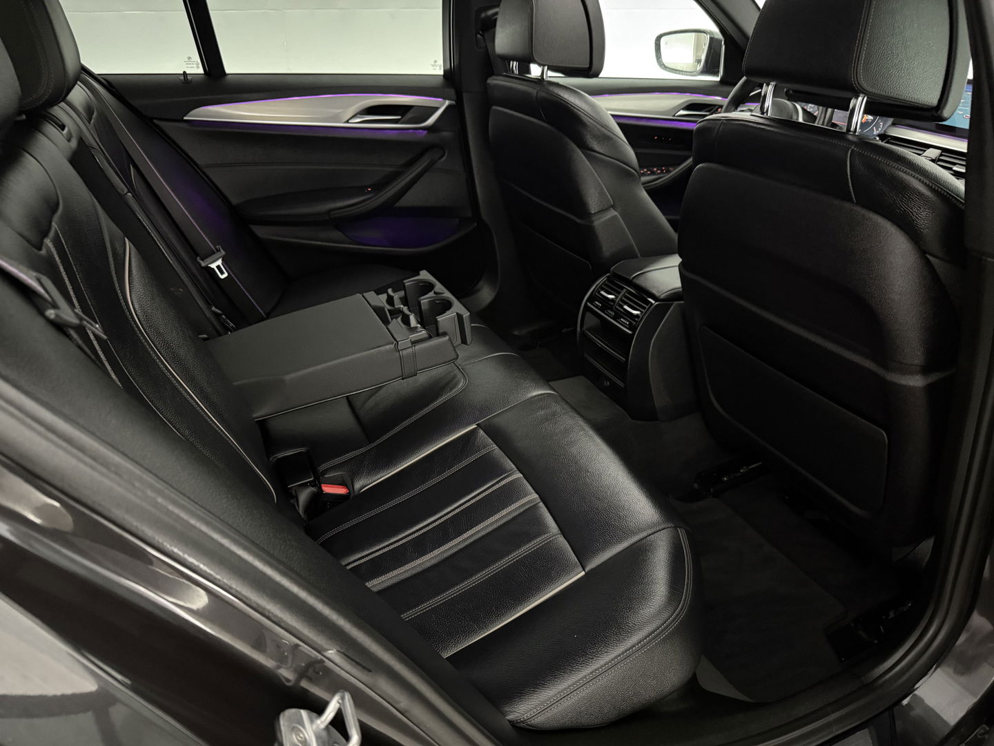 BMW 5 Serie 520i High Executive M-Sport 184PK | Pano | Sfeerverl. | HuD | Virtual | Memory | Camera | Navi | Keyless | NAP