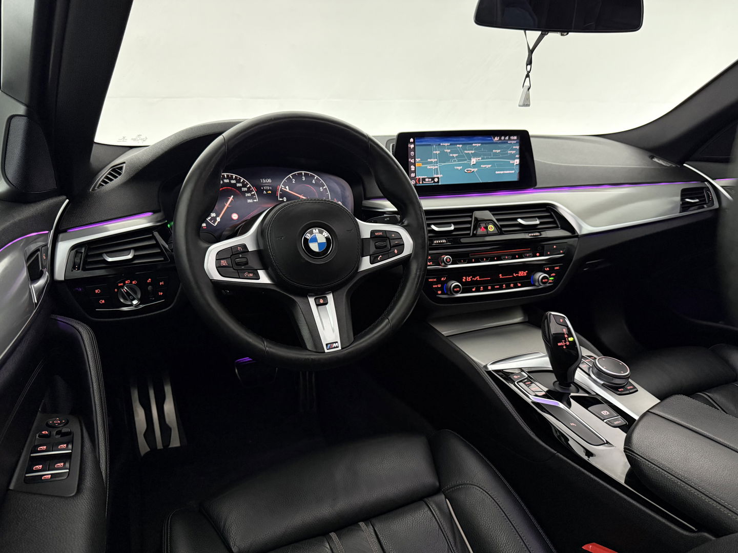 BMW 5 Serie 520i High Executive M-Sport 184PK | Pano | Sfeerverl. | HuD | Virtual | Memory | Camera | Navi | Keyless | NAP