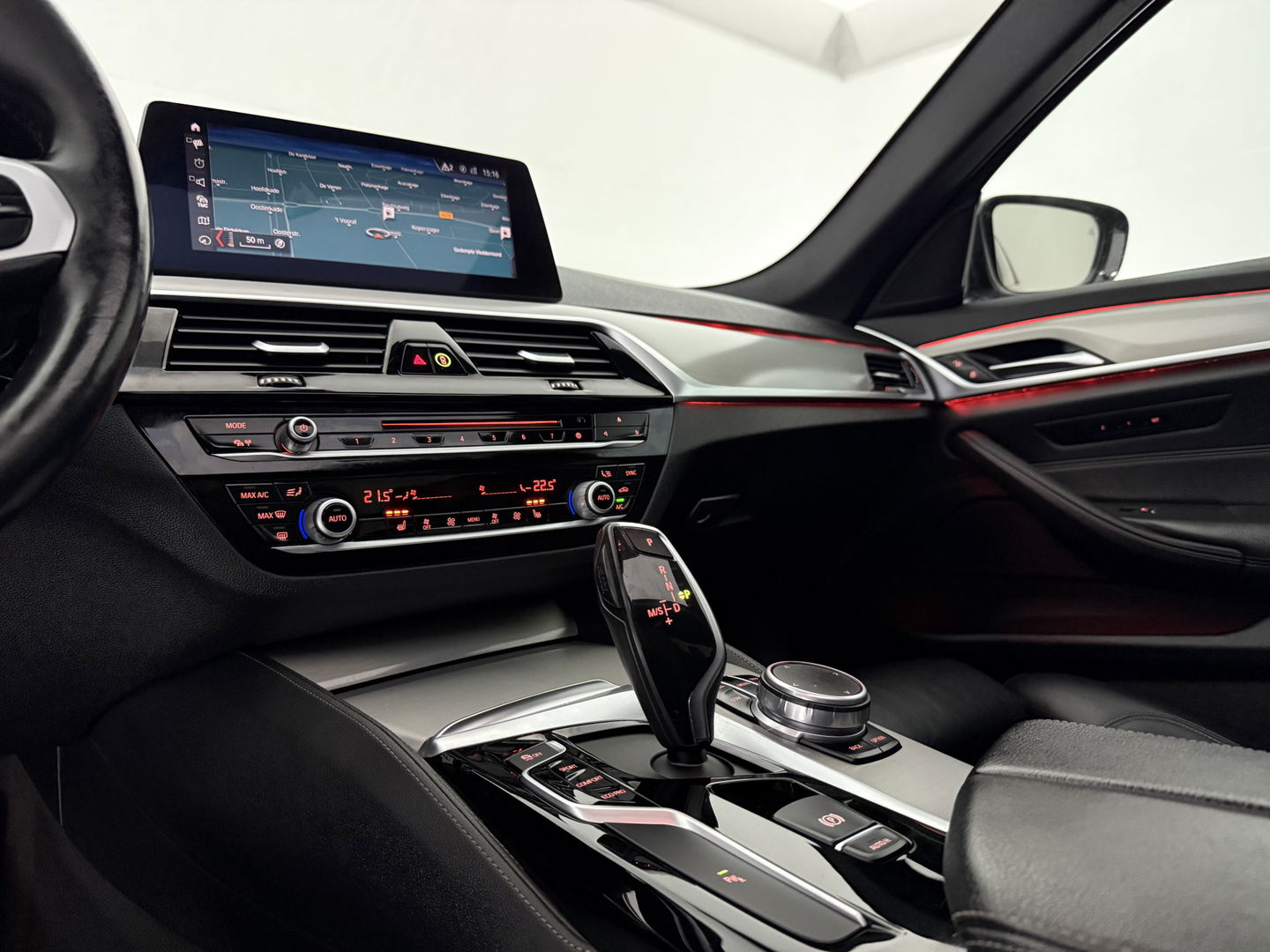 BMW 5 Serie 520i High Executive M-Sport 184PK | Pano | Sfeerverl. | HuD | Virtual | Memory | Camera | Navi | Keyless | NAP