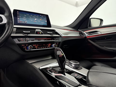 BMW 5 Serie 520i High Executive M-Sport 184PK | Pano | Sfeerverl. | HuD | Virtual | Memory | Camera | Navi | Keyless | NAP