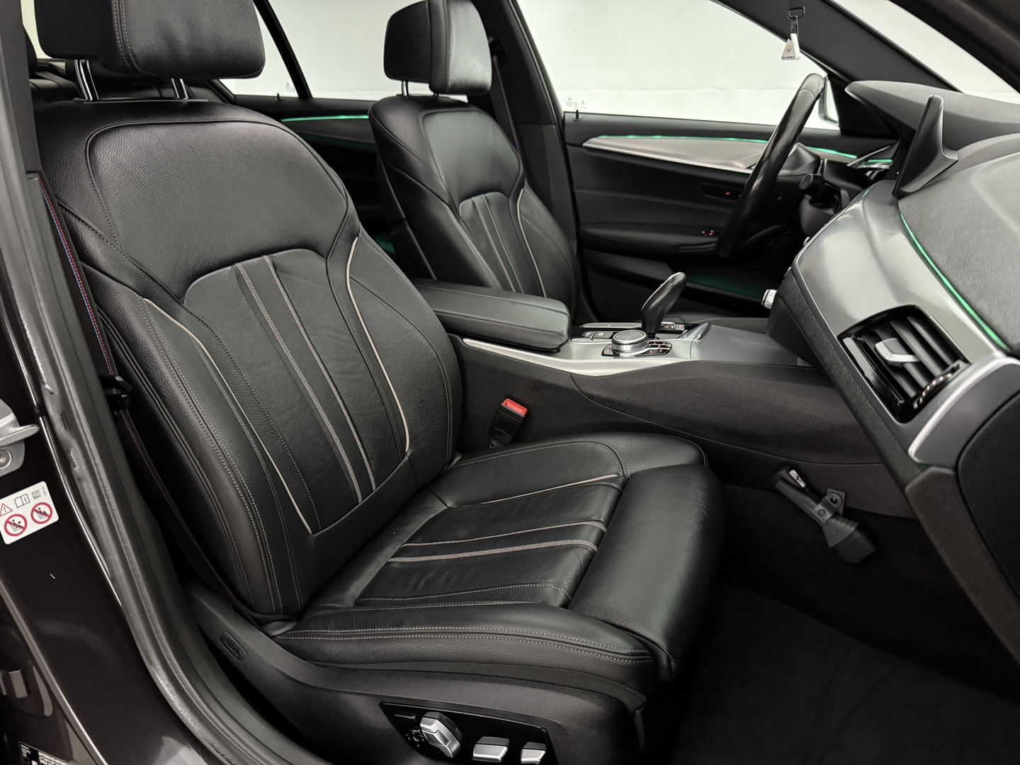 BMW 5 Serie 520i High Executive M-Sport 184PK | Pano | Sfeerverl. | HuD | Virtual | Memory | Camera | Navi | Keyless | NAP