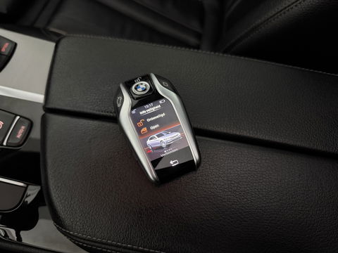 BMW 5 Serie 520i High Executive M-Sport 184PK | Pano | Sfeerverl. | HuD | Virtual | Memory | Camera | Navi | Keyless | NAP