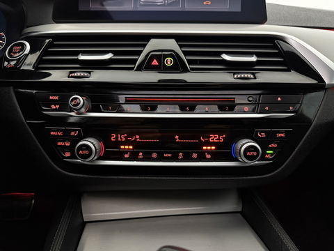 BMW 5 Serie 520i High Executive M-Sport 184PK | Pano | Sfeerverl. | HuD | Virtual | Memory | Camera | Navi | Keyless | NAP