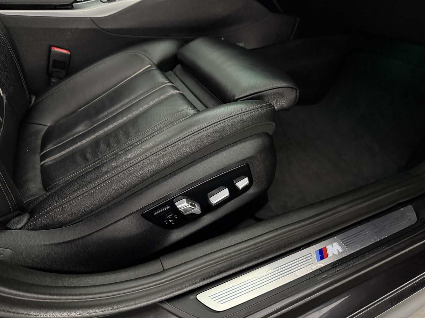 BMW 5 Serie 520i High Executive M-Sport 184PK | Pano | Sfeerverl. | HuD | Virtual | Memory | Camera | Navi | Keyless | NAP