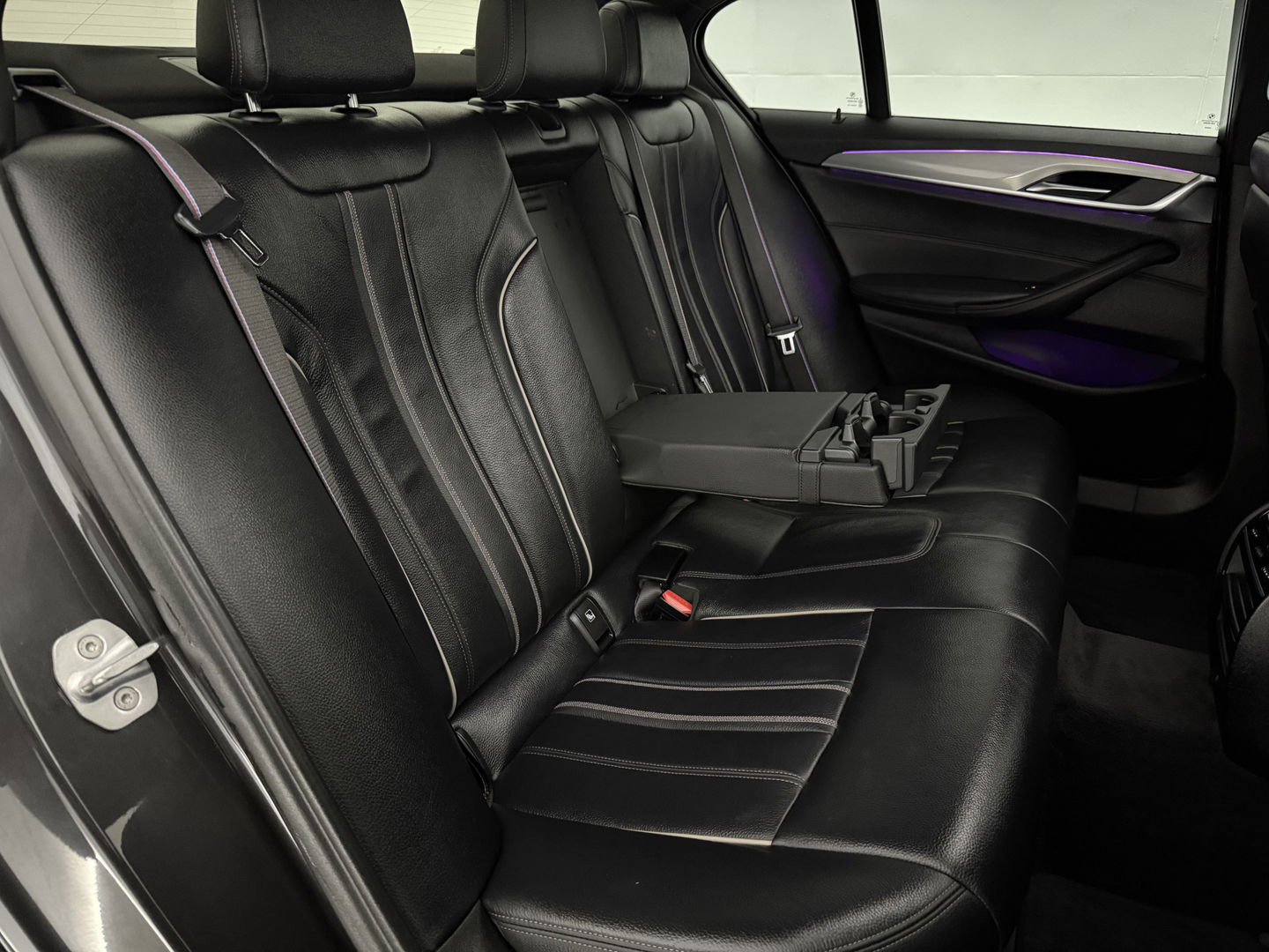 BMW 5 Serie 520i High Executive M-Sport 184PK | Pano | Sfeerverl. | HuD | Virtual | Memory | Camera | Navi | Keyless | NAP