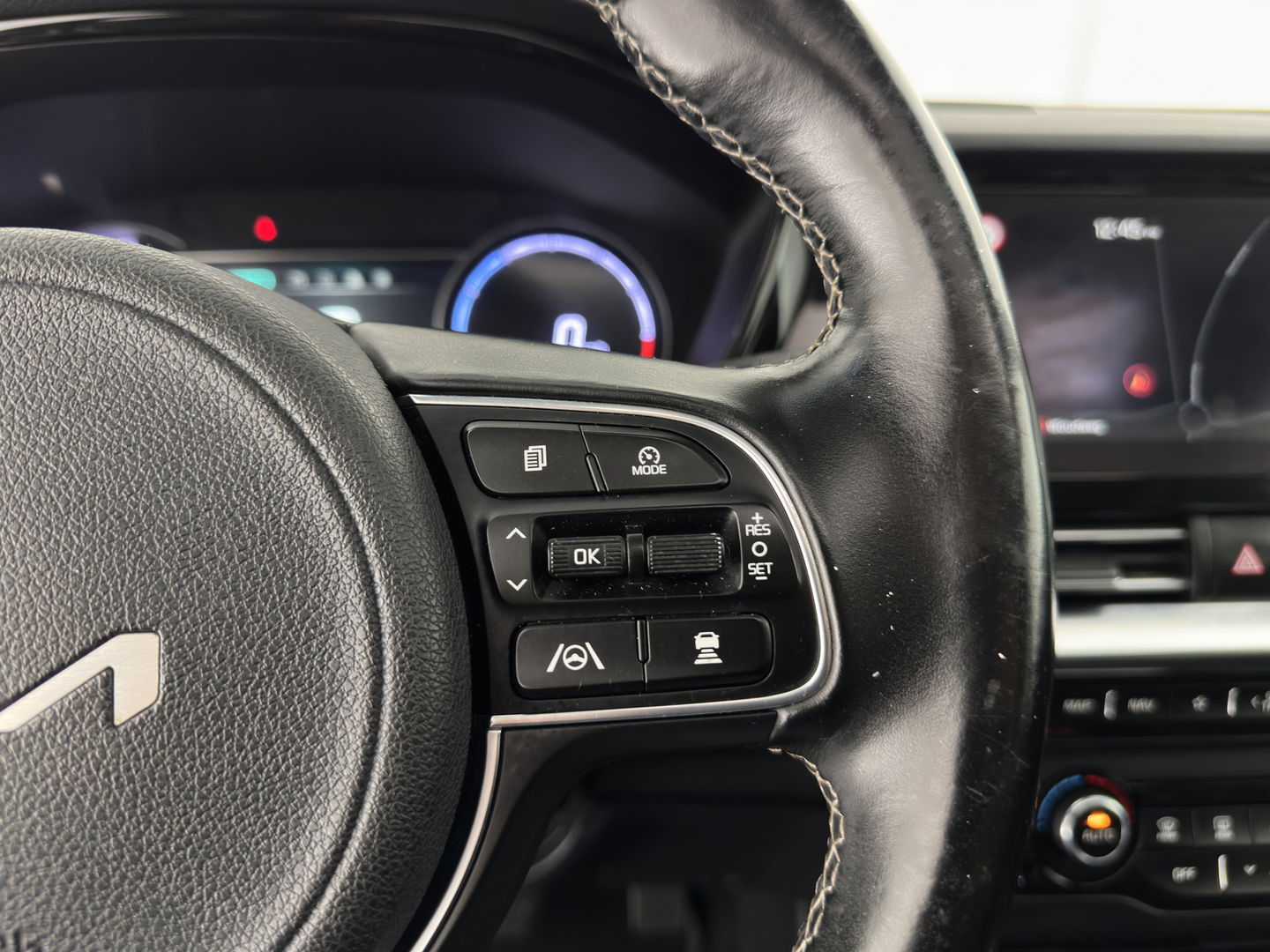 Kia e-Niro ExecutiveLine 64 kWh [ 3-Fase ] {SOH-100%} (INCL-BTW) Aut. *PANO | LUXURY-LEATHER | JBL-AUDIO | FULL-LED | NAVI-FULLMAP | DAB | ADAPTIVE-CRUISE | CAMERA | MEMORY-PACK | LANE-ASSIST | CCS-FASTLOADER | KEYLESS | DIGI-COCKPIT | 17"ALU*