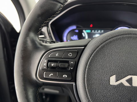 Kia e-Niro ExecutiveLine 64 kWh [ 3-Fase ] {SOH-100%} (INCL-BTW) Aut. *PANO | LUXURY-LEATHER | JBL-AUDIO | FULL-LED | NAVI-FULLMAP | DAB | ADAPTIVE-CRUISE | CAMERA | MEMORY-PACK | LANE-ASSIST | CCS-FASTLOADER | KEYLESS | DIGI-COCKPIT | 17"ALU*